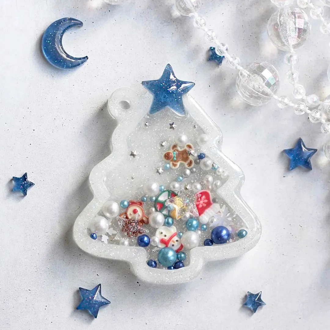 𝐂𝕠𝕞𝕒𝕣𝕚𝕞𝕒𝕕𝕖 (*こまり*)さんのレジン作品 | シリコンモールド クリスマスツリー ネコ オバケ シャカシャ...