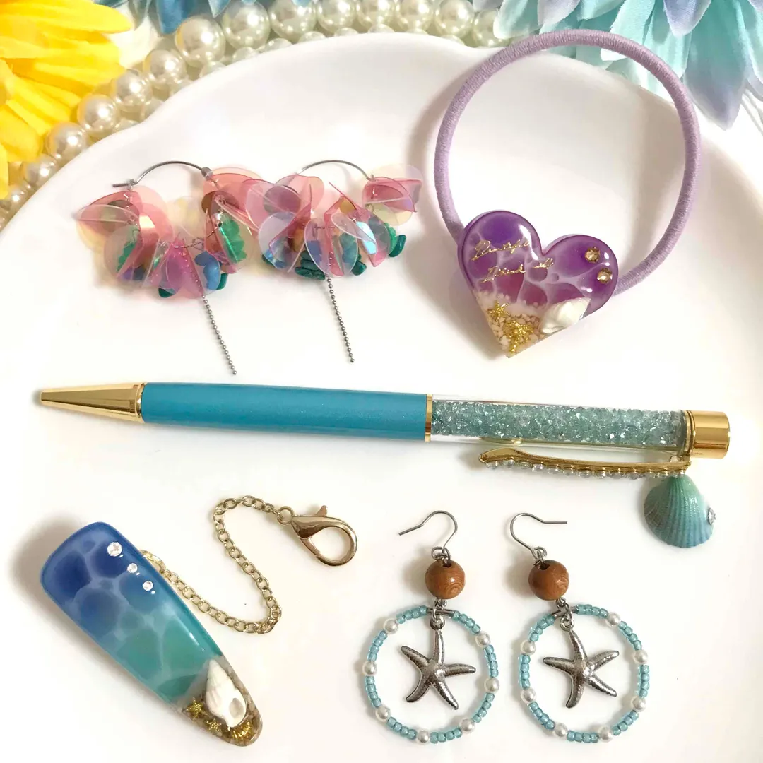 慌てん房さんのレジン作品 | 【替え芯付き】【色を選べる】ハーバリウムボールペン 本体 ハ...