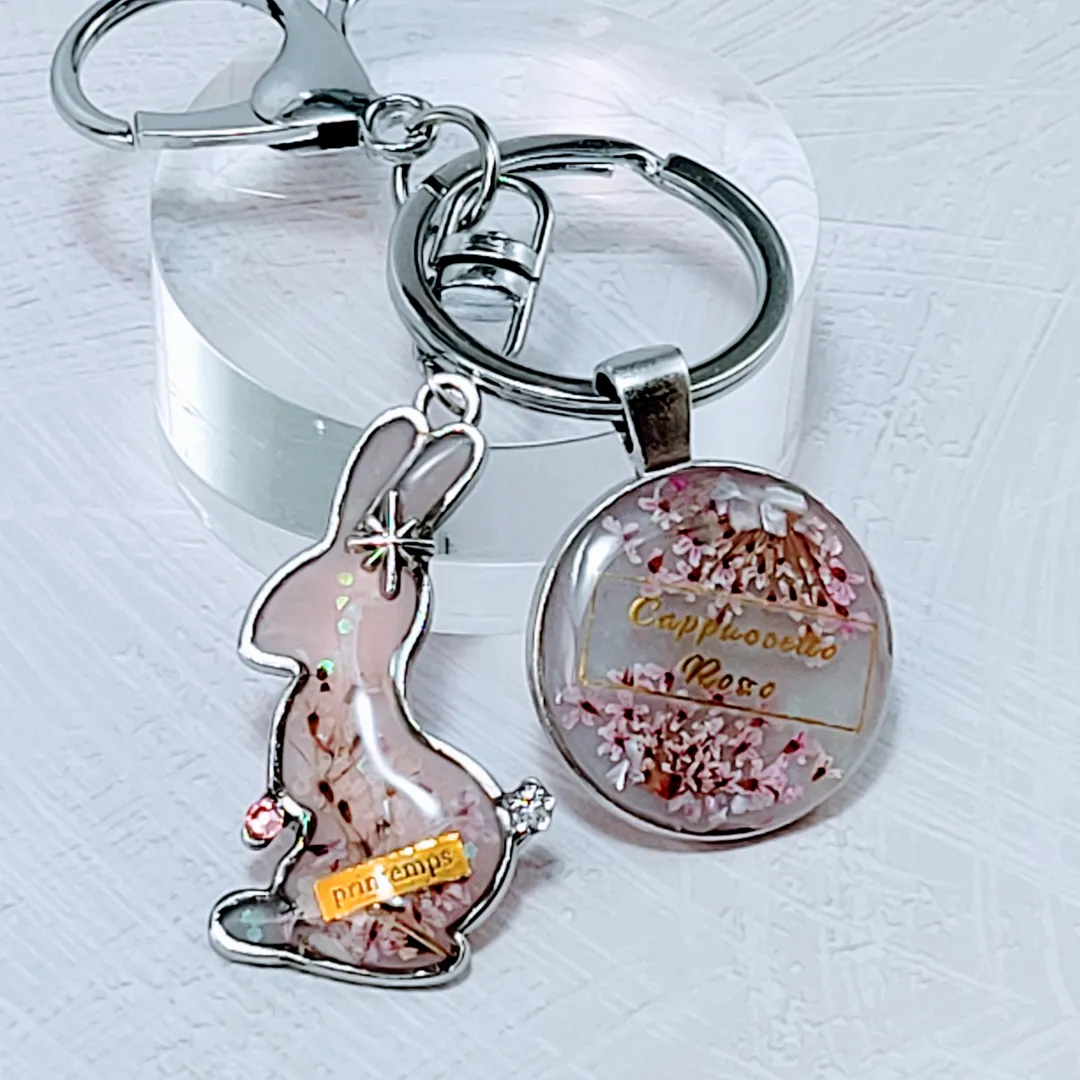 haco*nstructさんのレジン作品 | ミール皿　キーホルダーリング　ウサギチャーム付き