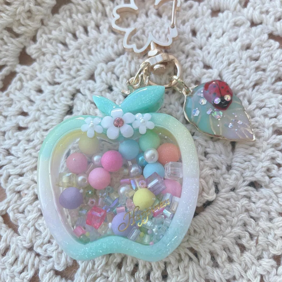 キラキラ工房　春の日さんのレジン作品 | 【定期便】作家のためのレジン 200g