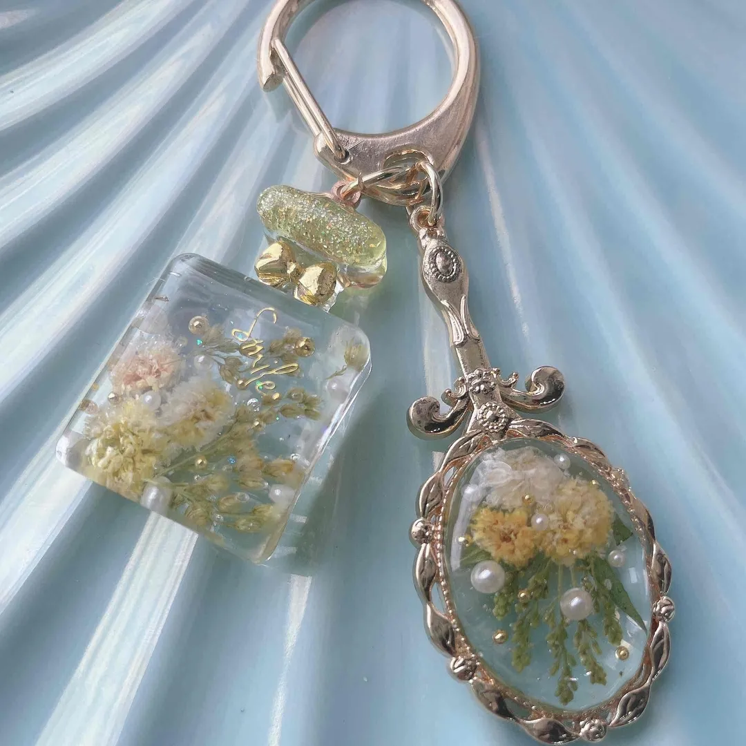 キラキラ工房　春の日さんのレジン作品 | 【定期便】作家のためのレジン 200g