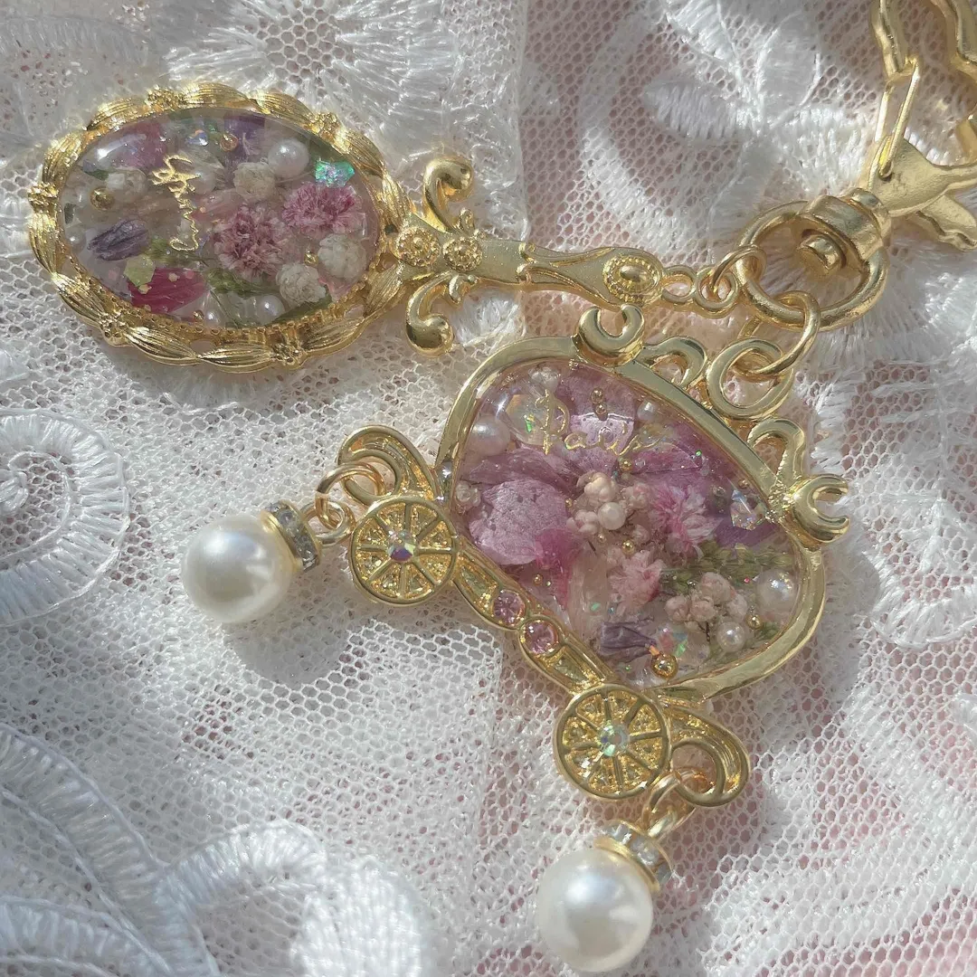 キラキラ工房　春の日さんのレジン作品 | 【定期便】作家のためのレジン 200g