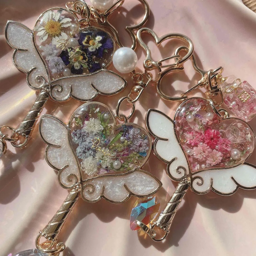 キラキラ工房　春の日さんのレジン作品 | 【定期便】作家のためのレジン 200g