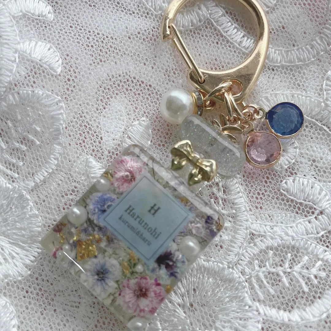 キラキラ工房　春の日さんのレジン作品 | 【定期便】作家のためのレジン 200g