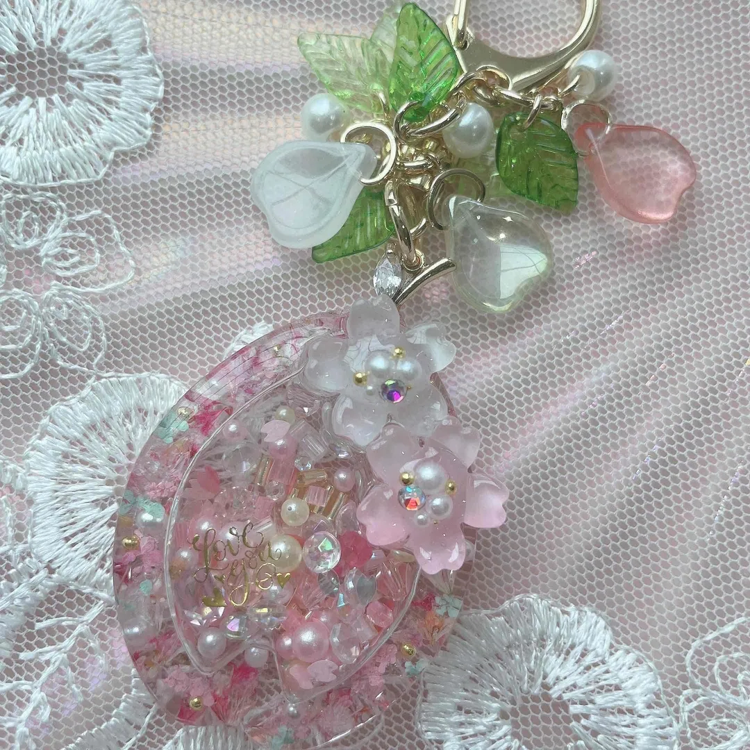 キラキラ工房　春の日さんのレジン作品 | 【定期便】作家のためのレジン 200g