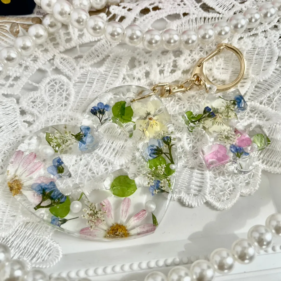 キラキラ工房　春の日さんのレジン作品 | 【定期便】作家のためのレジン 200g