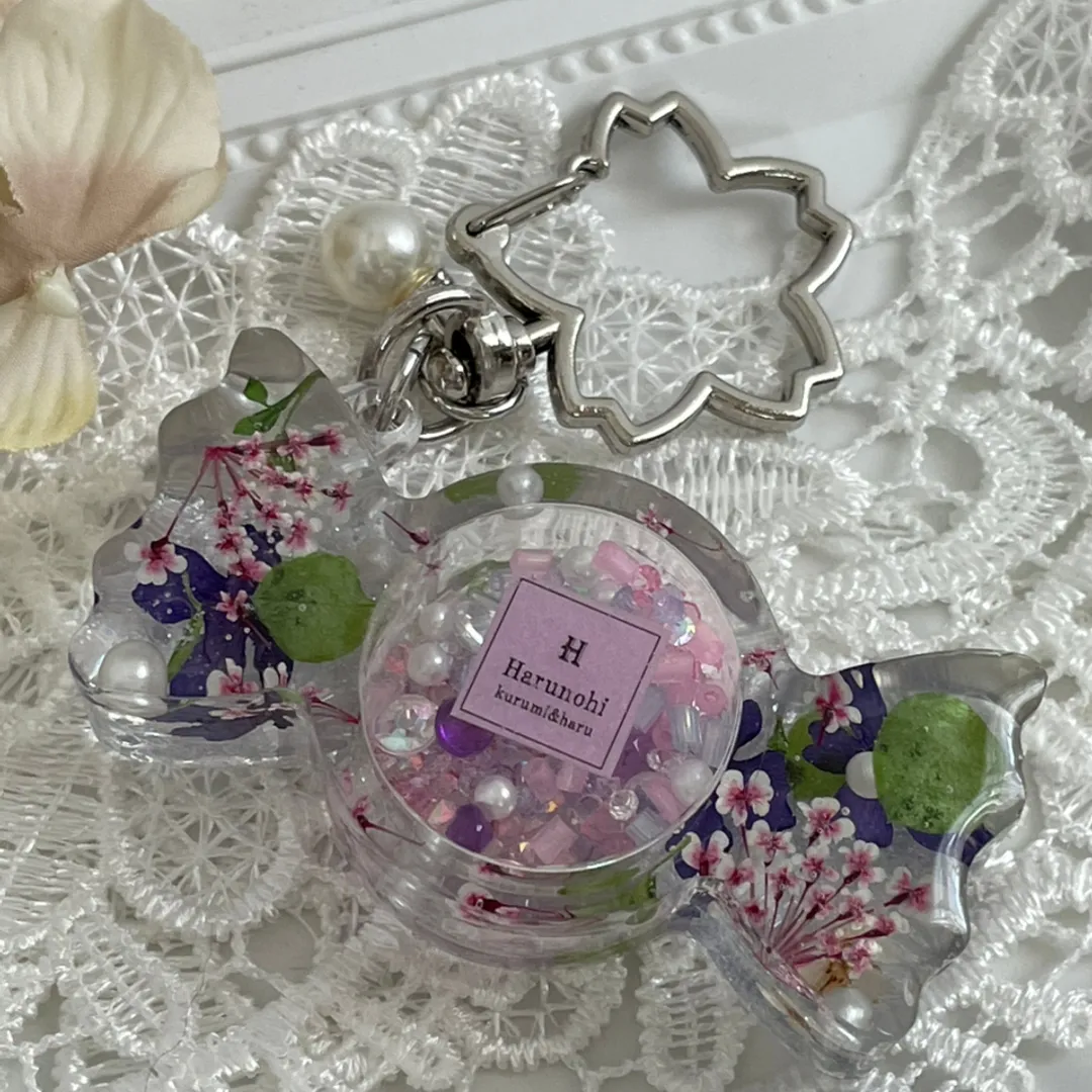 キラキラ工房　春の日さんのレジン作品 | 【定期便】作家のためのレジン 200g