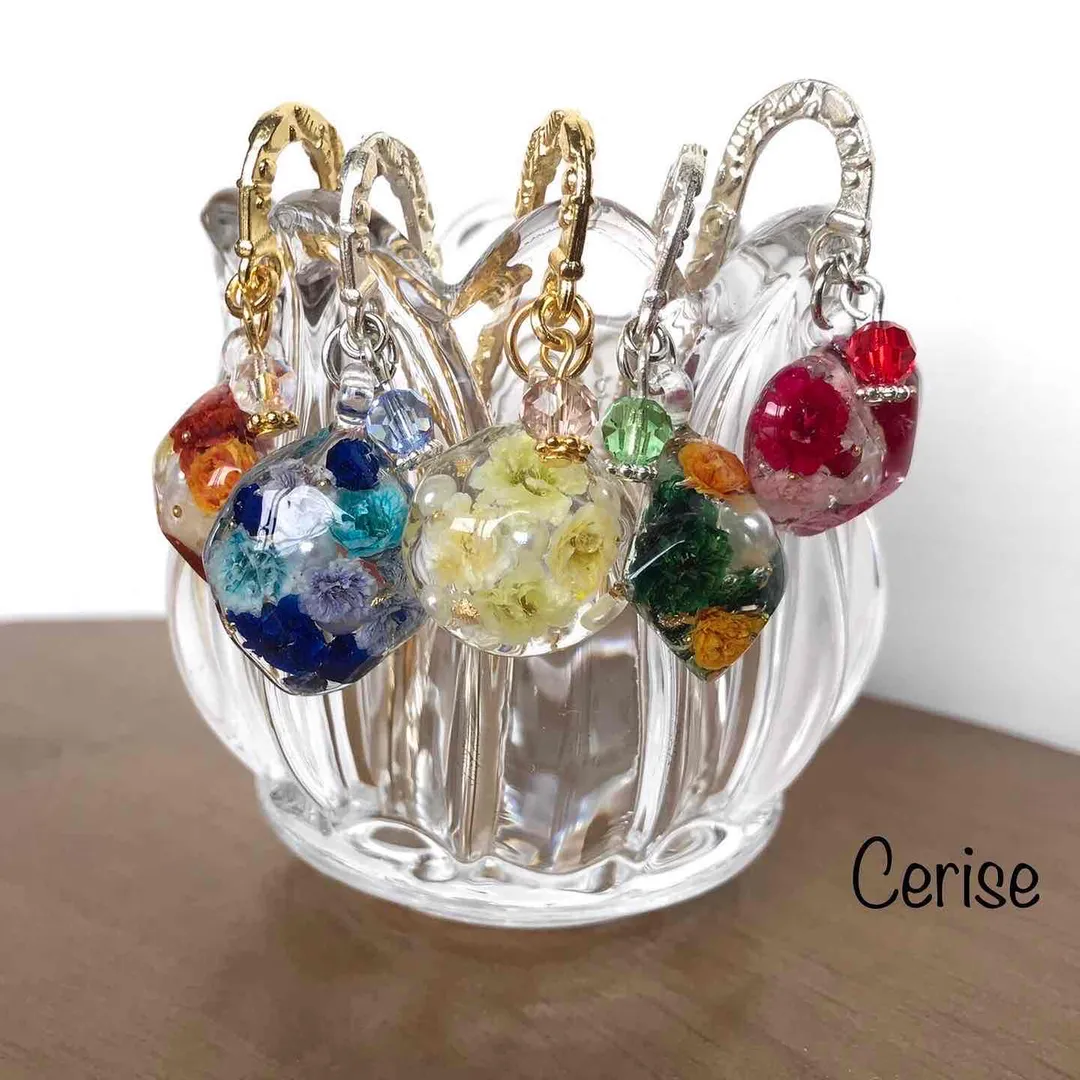 cerise22さんのレジン作品 | 改良版 最高峰のコスパ レジン液 大容量 100g 持続する...