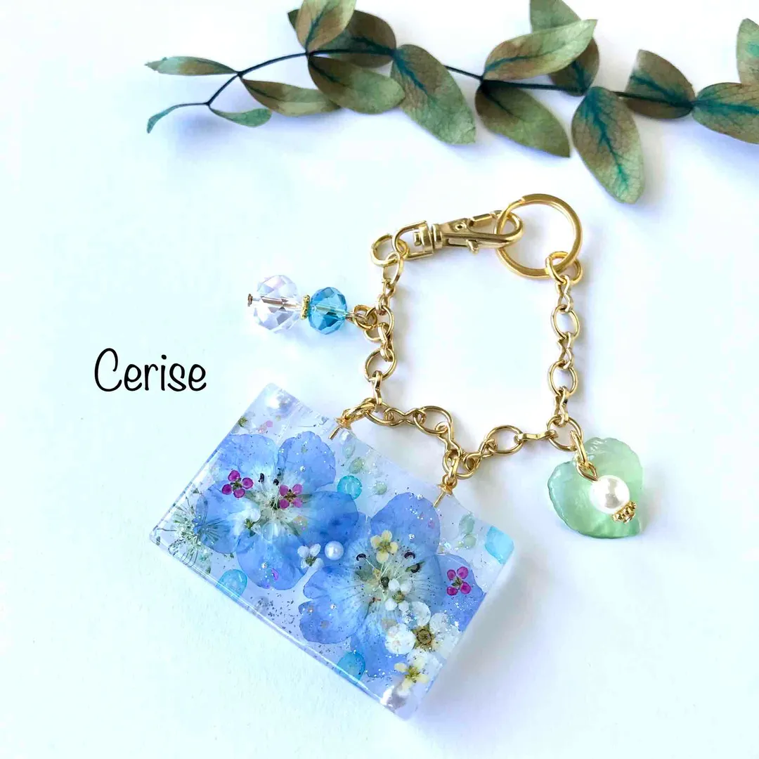 cerise22さんのレジン作品 | 改良版 最高峰のコスパ レジン液 大容量 100g 持続する...