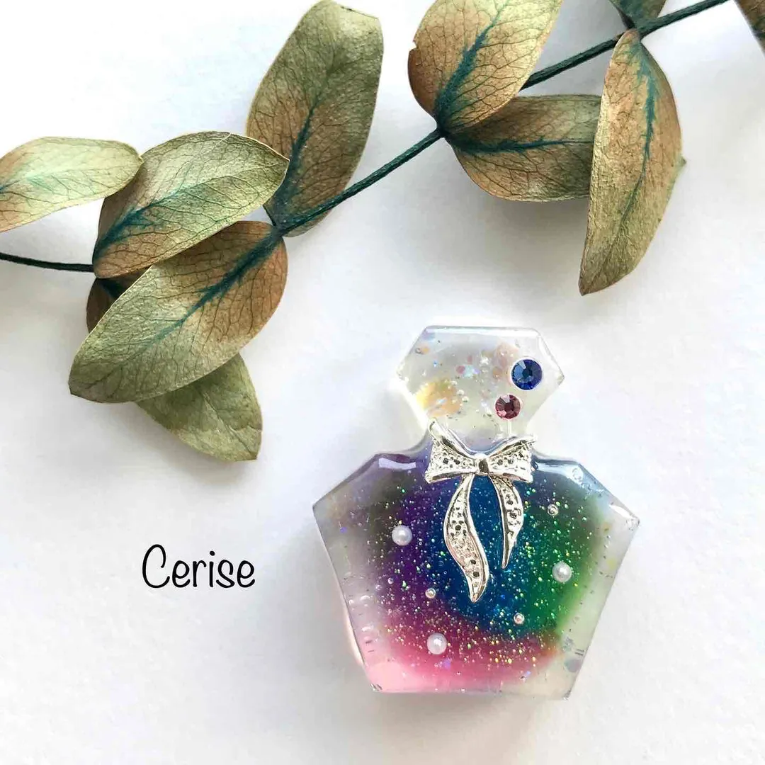 cerise22さんのレジン作品 | 改良版 最高峰のコスパ レジン液 大容量 100g 持続する...