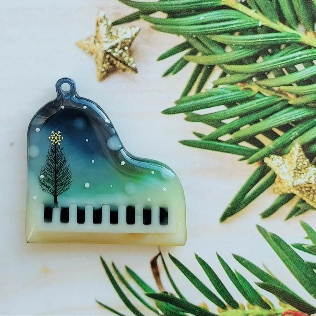 ogaogaさんのレジン作品 | Resin club(レジンクラブ) 雪と木のシルエット【両...