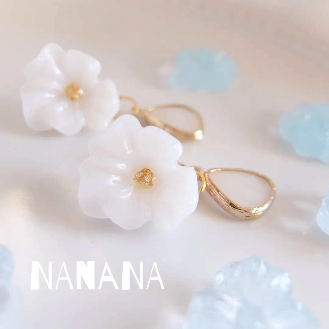 NANANAさんのレジン作品 | OL-00887シリコンモールド / フラワーカボション（8...