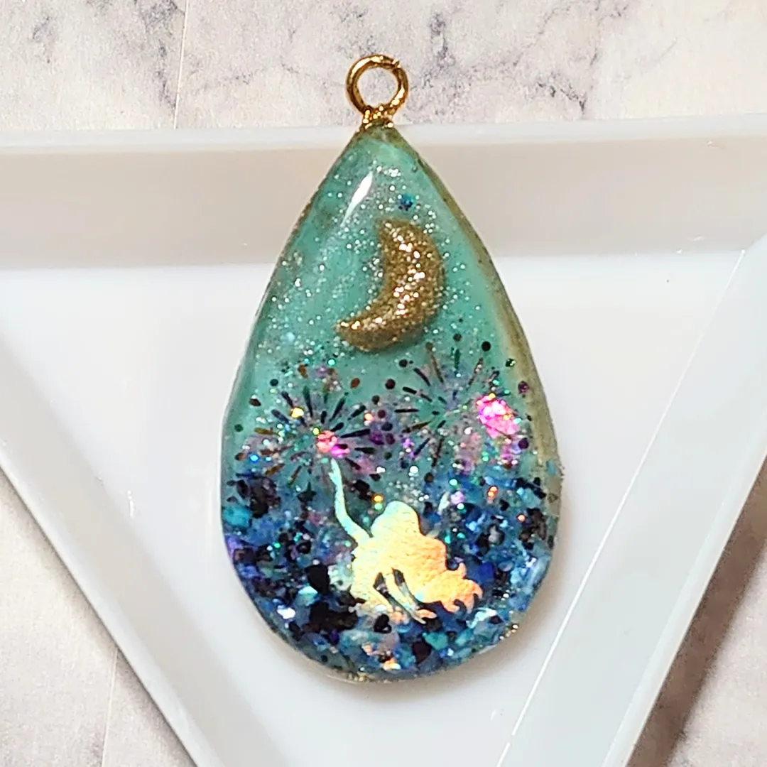 nananzaoさんのレジン作品 | レジン液 大容量 最高峰のコスパ レジン 持続する 透明度 ...