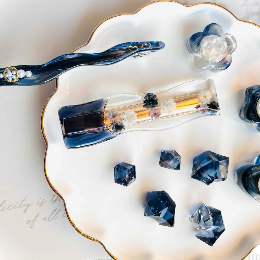 まっｻﾝさんのレジン作品 | 【定期便】作家のためのレジン 200g