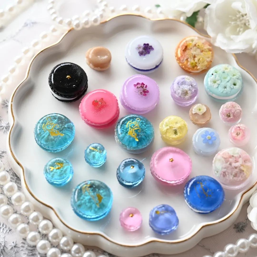 まっｻﾝさんのレジン作品 | シリコンモールド マカロン カフェモチーフ スイーツ お菓子...