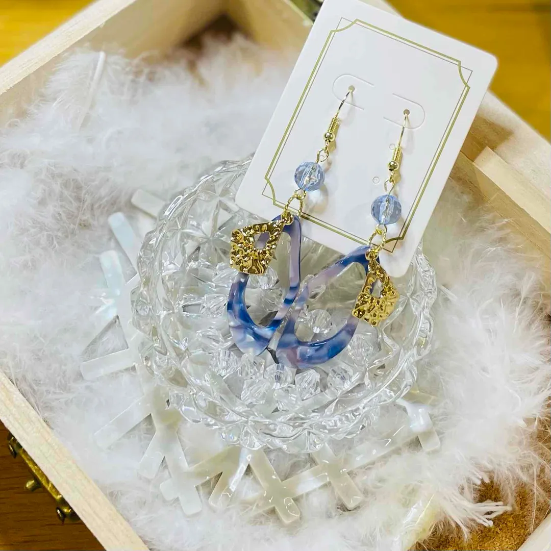 mar0nさんのビーズ作品 | 真ん中の丸いビーズがダイソー商品です。