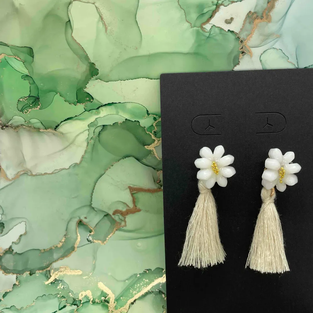 ハピネス⑅◡̈*レジンさんのレジン作品 | ピアス金具 6mm 貼付 1ペア | ビーズ ピアス アクセ...