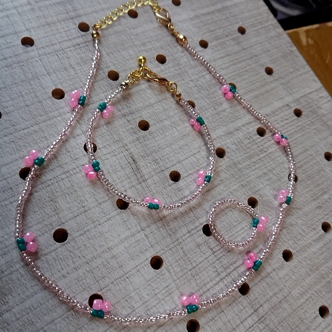 nekoneko555さんのビーズ作品 | ガラスビーズ セット 4mm 24色 アクセサリー 手芸 キ...