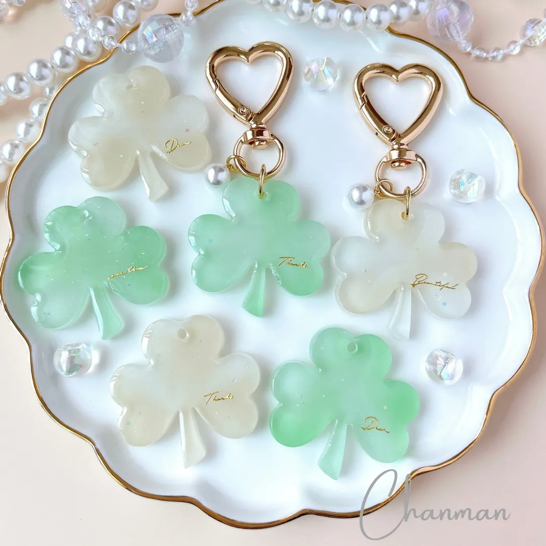 ちゃんまん ◡̈さんのレジン作品 | シリコンモールド 三つ葉 クローバー フラット 穴あき