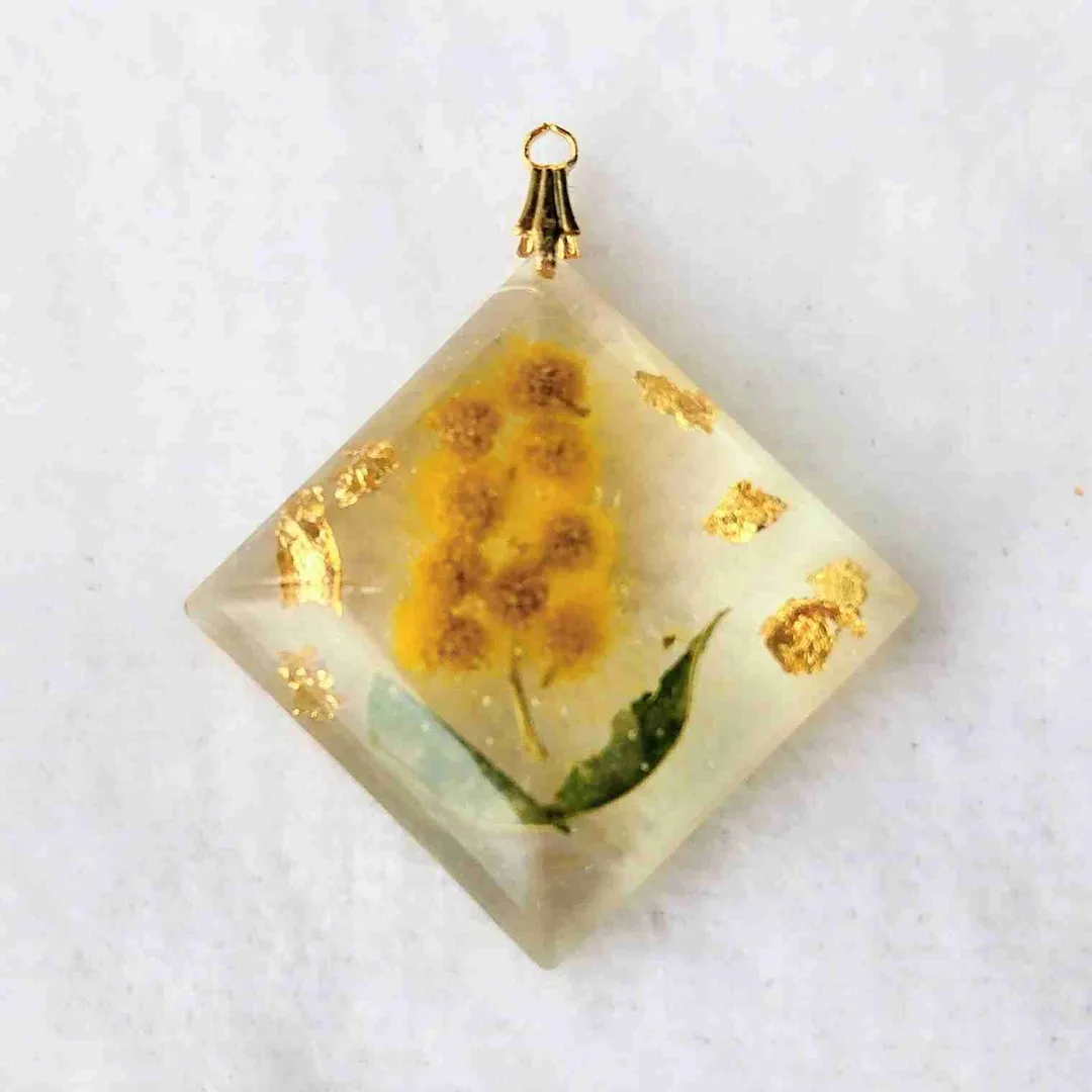 momoyさんのレジン作品 | スーパーSALE割引 クリスマスパッケージ登場 レジン液 大...