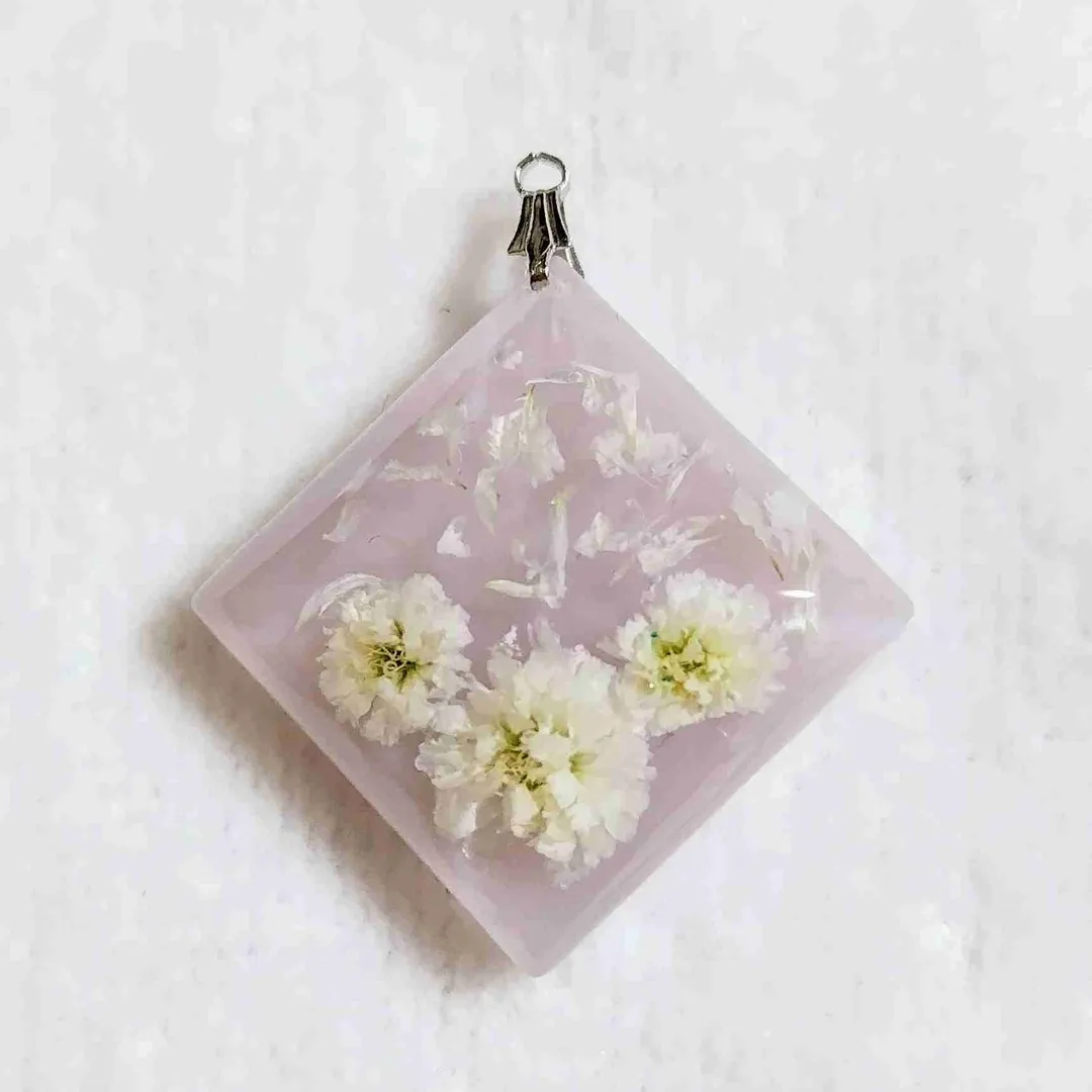 momoyさんのレジン作品 | スーパーSALE割引 クリスマスパッケージ登場 レジン液 大...