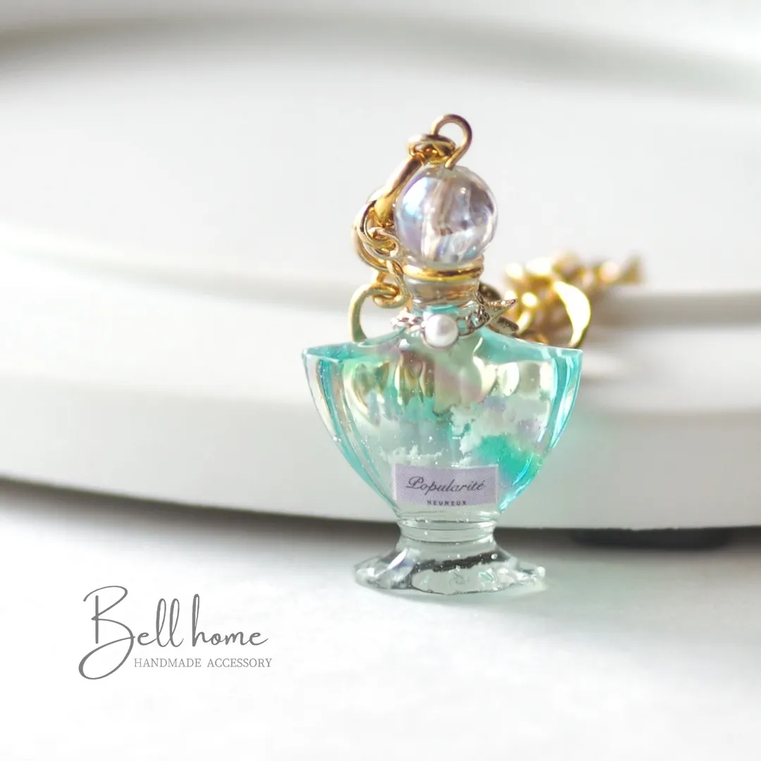 Bellさんのレジン作品 | 【シリコン型・モールド】3Dモールド 本物みたいな香水瓶制作...