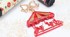 ゴールド模様が上品！メリーゴーランドキーホルダーの作り方
